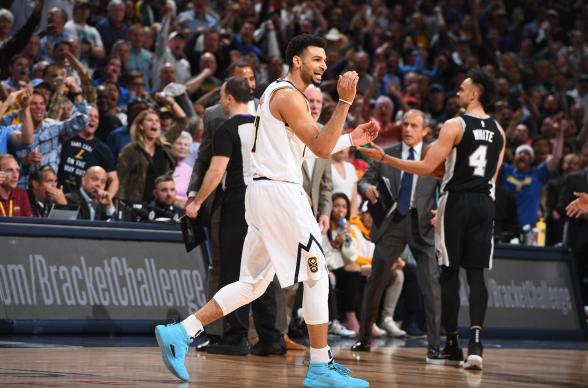  穆雷末节15分，马刺逆转战胜鹈鹕  