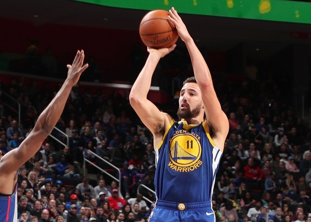  库里单场14记三分刷新纪录  